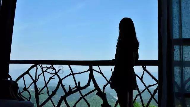 李健夫妇高调秀恩爱,网友:神仙眷侣